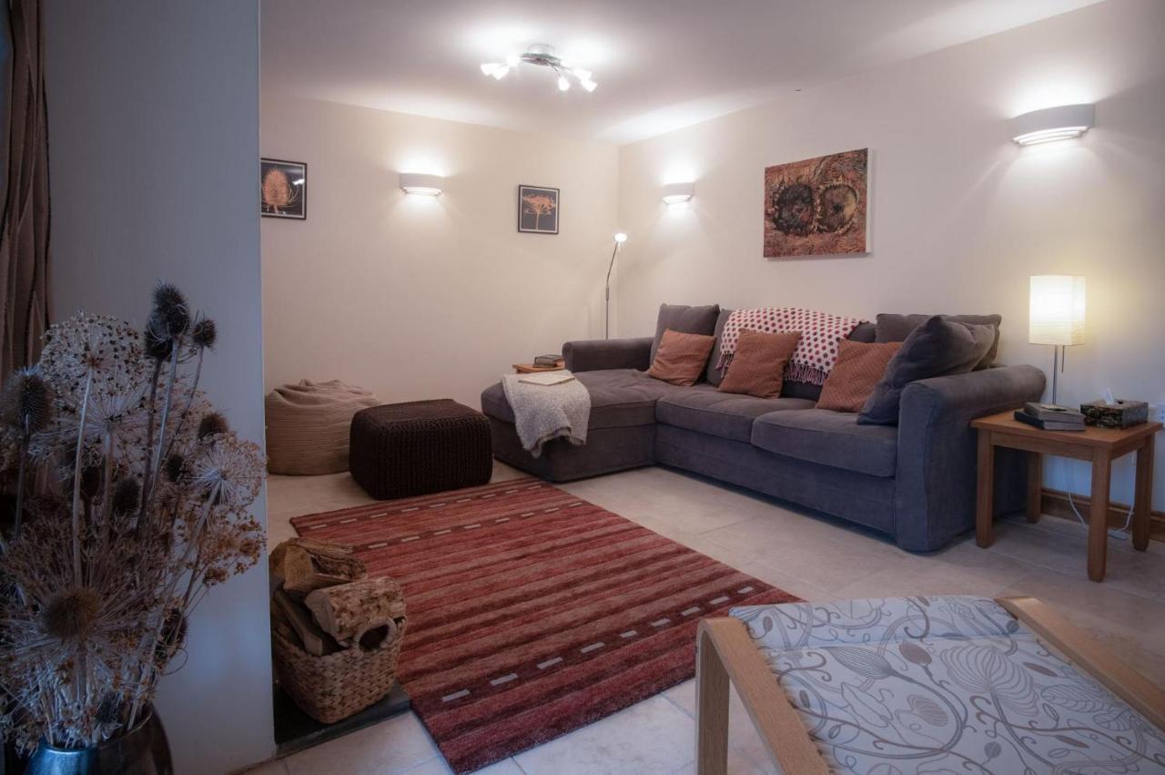 Llais Afon - 3 Bedroom Holiday Home - فيشجارد المظهر الخارجي الصورة